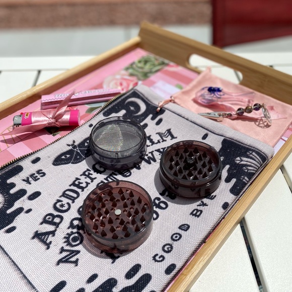 When A Woman Smokes Travel Kit 💨 - Picture 8 of 12